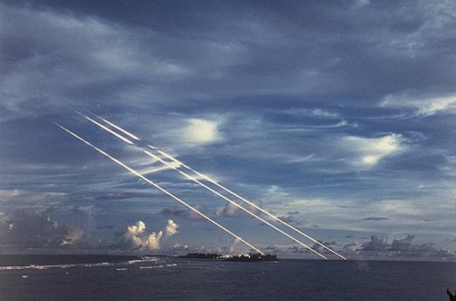 Minuteman raketos galvutės krenta į vandenyną