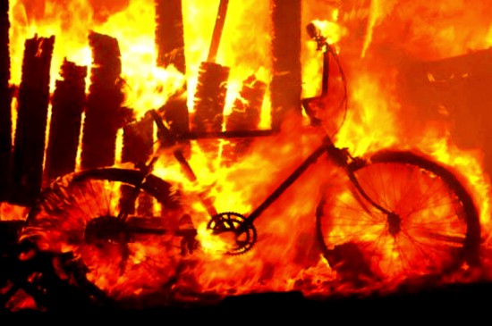 Dirbti pagalbos tarnyboje - tai nieko sudėtingo, panašiai, kaip važiuoti dviračiu. Skirtumas tik toks, kad dviratis ugnyje, pats esi ugnyje ir išvis viskas yra ugnyje, nes esi pragare.